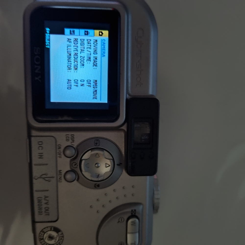 Sony DSC-P9 digital still camera. 4.0 MP - Picture 10 of 12